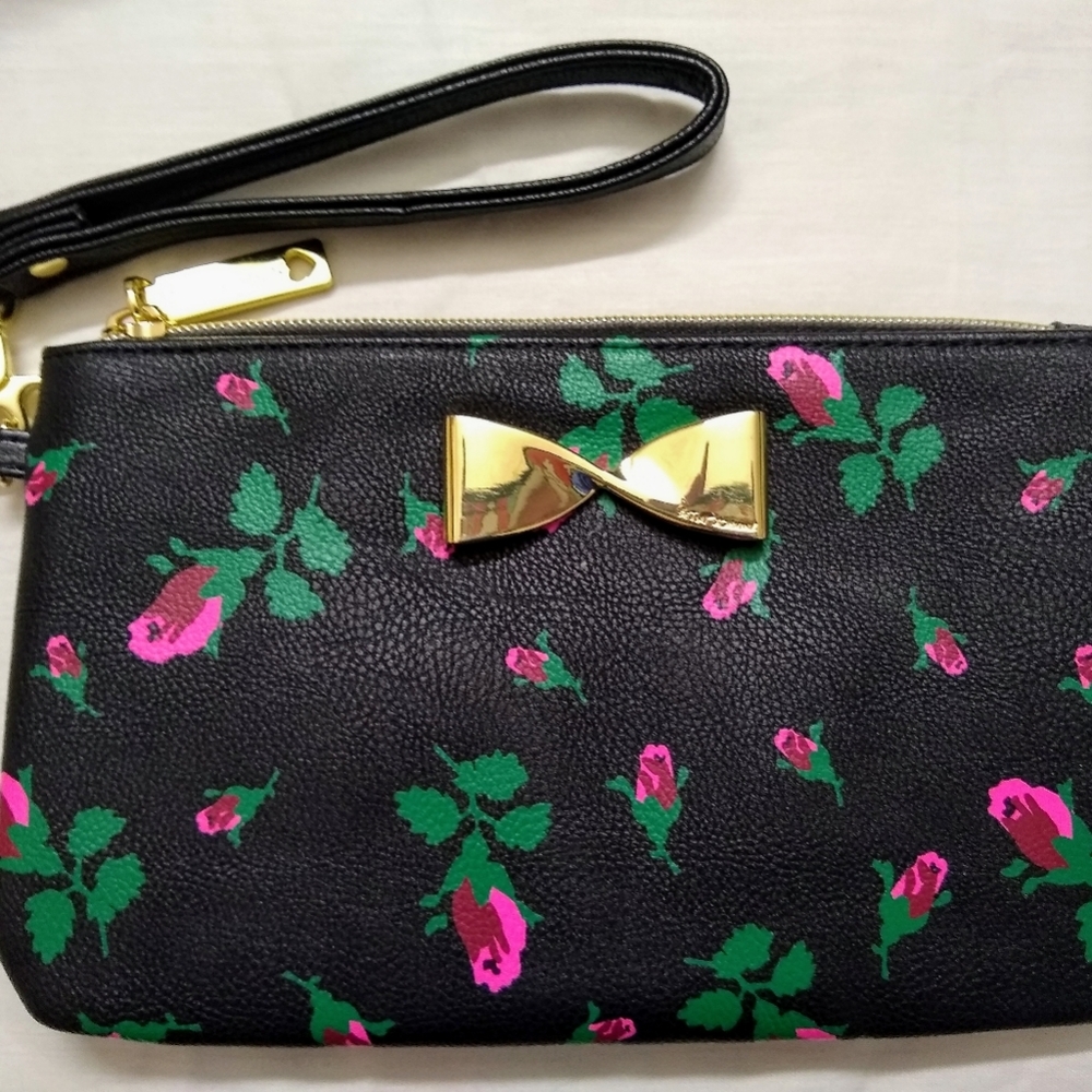 Betsey Johnson Rose Wristlet with attached charger